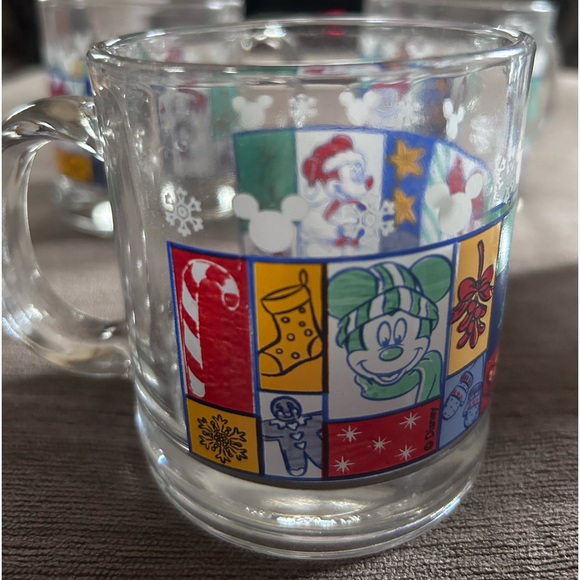 Set of 4 Disney Christmas Mickey Mouse and Minnie Mouse Mugs - Picture 2 of 4